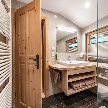 Holzknechthuette بيت للعطل